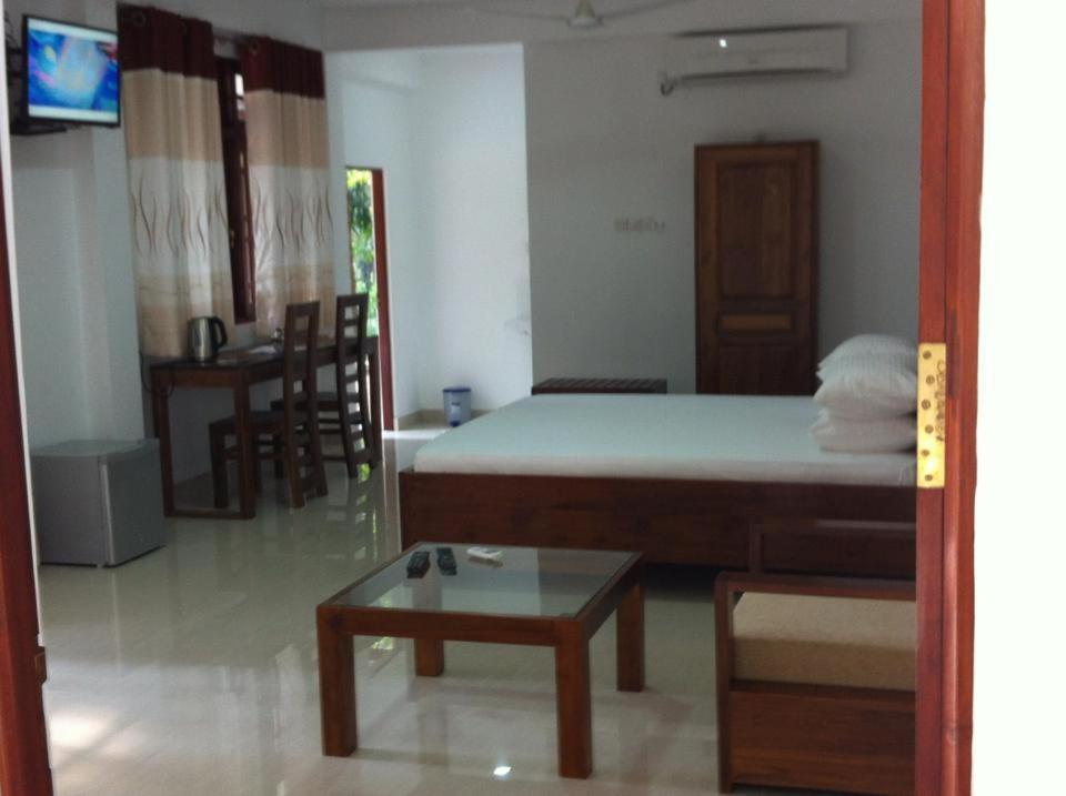 Gem Field Rest Bed & Breakfast Ратнапура Екстериор снимка